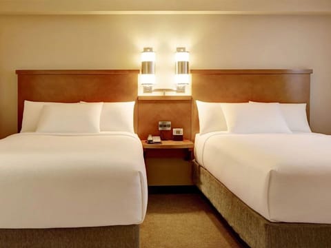 Unit with 2 Double size bed. Exact unit will be assigned upon arrival. Views, colors and decor may vary.