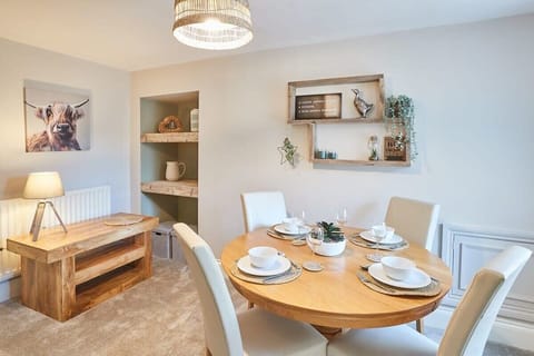 Sion Hall Cottage, Alnwick - Host & Stay