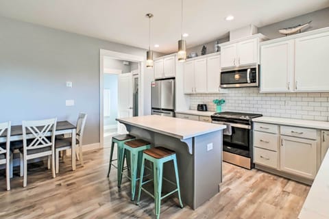 Kitchen | Cooking Basics | Coffee Maker | Paper Towels/Trash Bags Provided