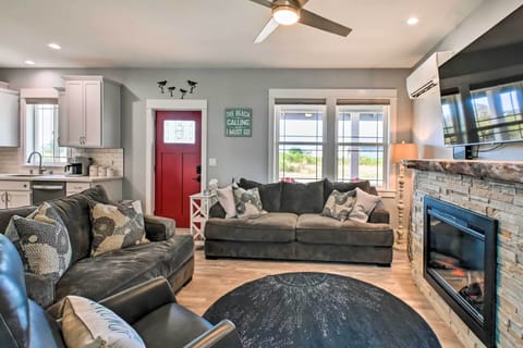 Living Room | Free WiFi | Smart TV | Electric Fireplace