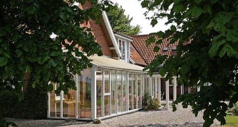 Entrance to the apartment / conservatory