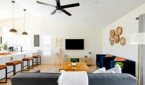 Living area | Smart TV, Netflix, foosball, table tennis
