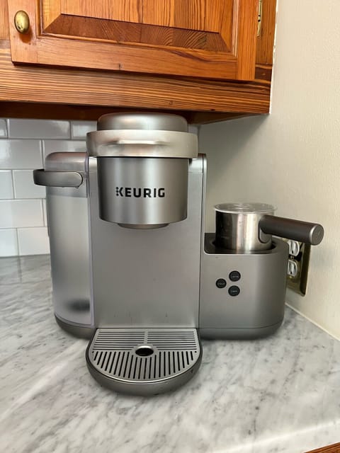 Keurig coffee maker that can make regular coffee as well as cappuccinos and lattes