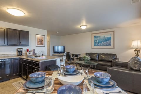 Whether it’s breakfast, brunch, or dinner, this dining area is the perfect spot.