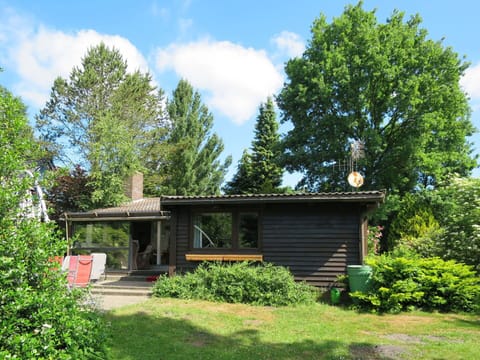 Cloud, Plant, Sky, Window, Building, Tree, Natural Landscape, House, Land Lot, Cottage