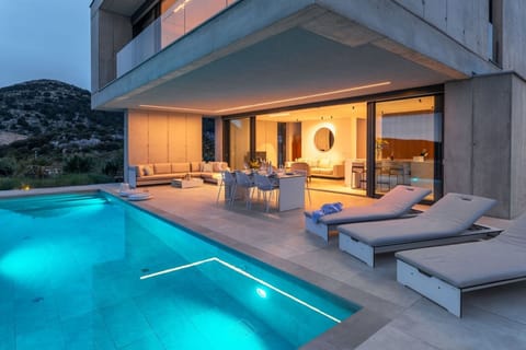 Luxury Croatian villa Omnia with total privacy and infinity pool for vacation and rent with friends and family