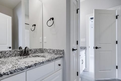 Combined shower/tub