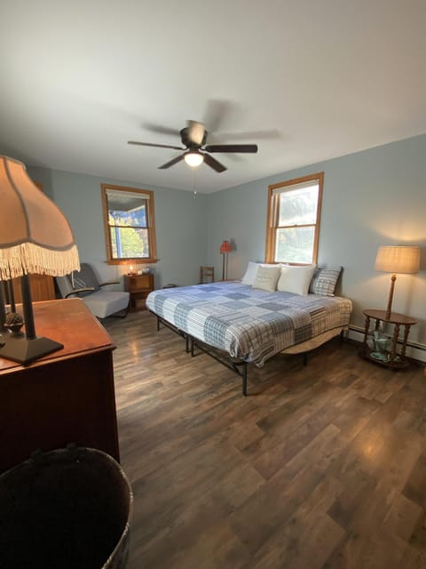 King size master bedroom, downstairs