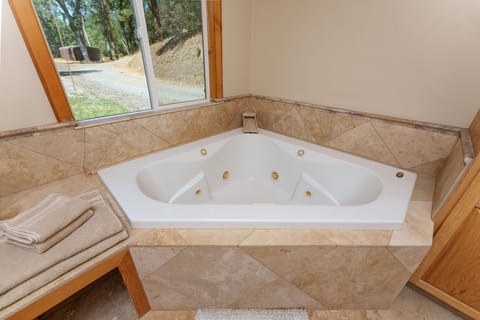 Jetted Tub 