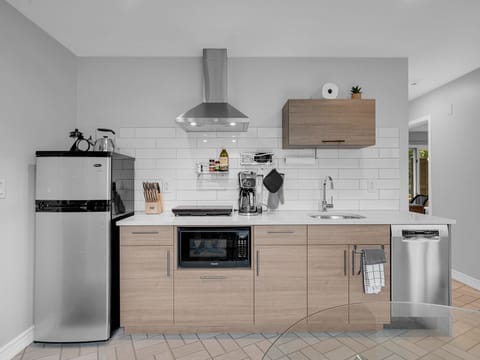 Fully equipped kitchenette