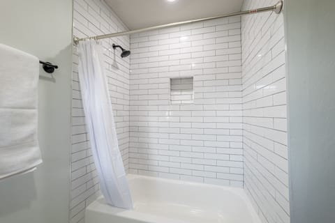 Combined shower/tub