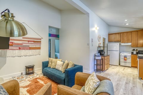 Vaulted Ceiling - Living room