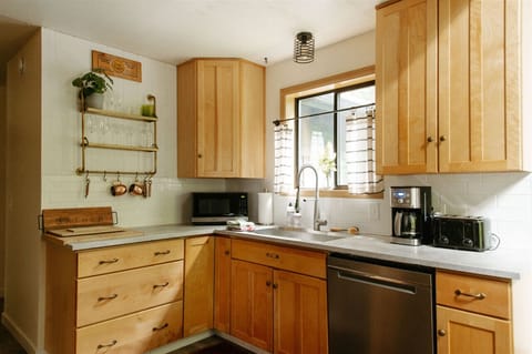 Fully Equipped Kitchen!