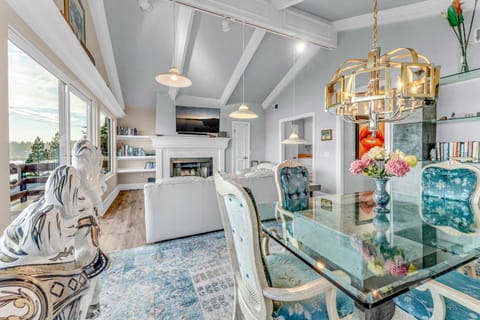 Dining area: Upper floor