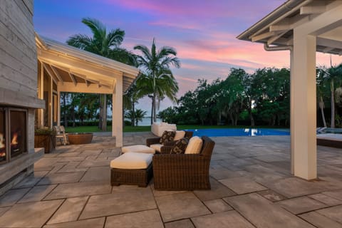 Outdoor pool, an infinity pool