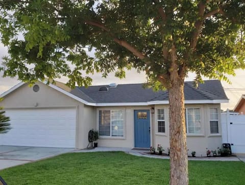 Cheerful Home - 3 bd 2 bath 