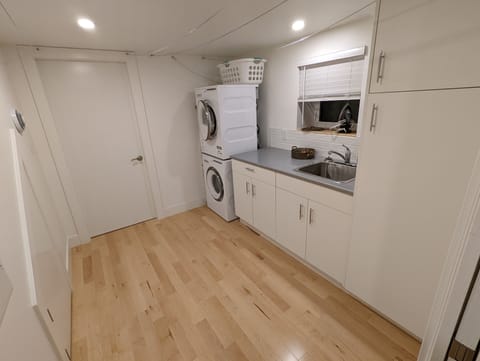 Laundry room


