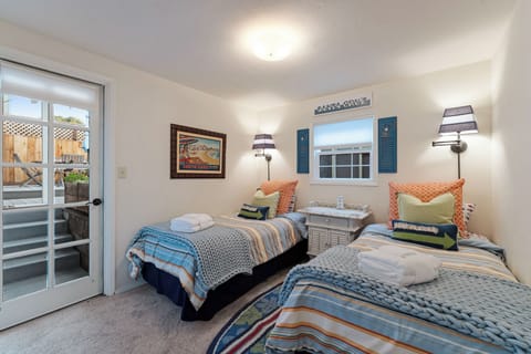 Twins Bedroom (Twins to King Option)