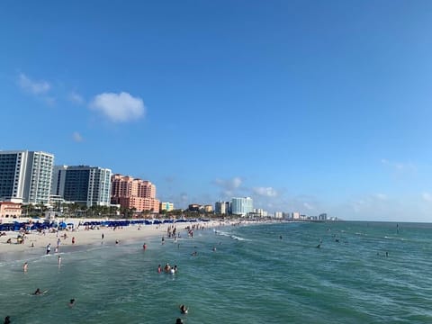 Beach nearby, sun loungers, beach towels