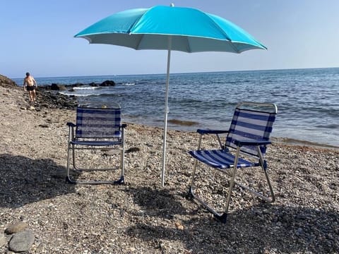 Beach nearby, sun loungers, beach towels