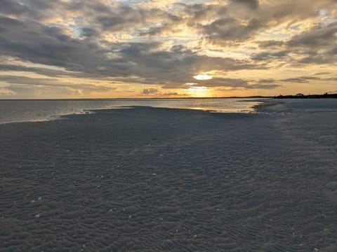 Beach nearby, sun loungers, beach towels