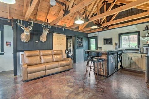 Bar | Sleeper Sofa | Smart TV | Keg Available w/ Fee