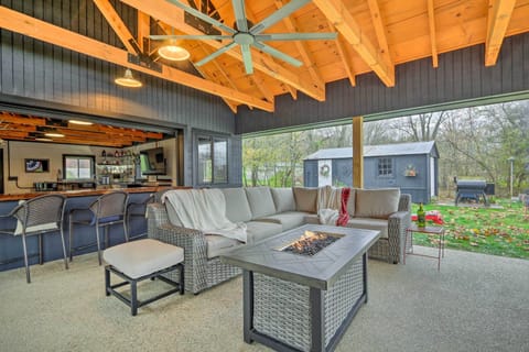 Zanesville Vacation Rental | 3BR | 3.5BA | 2,150 Sq Ft | Stairs Required