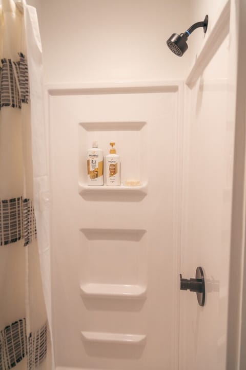 Combined shower/tub