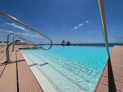 An infinity pool