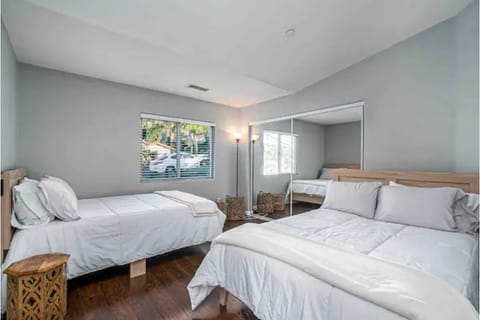 4 bedrooms, memory foam beds, iron/ironing board, free WiFi