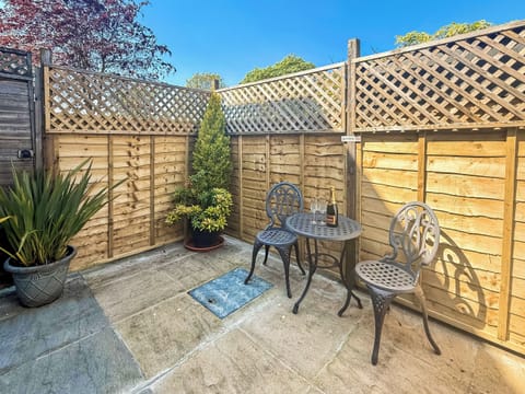 Peaceful sitting-out-area | The Honeypot, Padstow