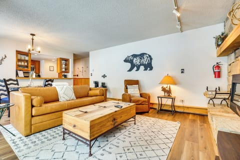 Living Room | Free WiFi | Smart TV