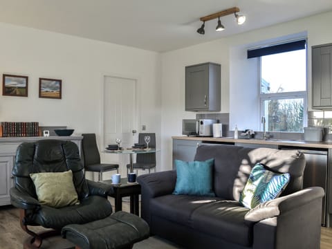 Open plan living space | Cowar Bothy, Dalbeattie