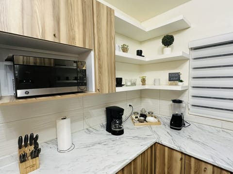 Cocina completa 
 utensilios 
Microondas
Refrigerador
etc.