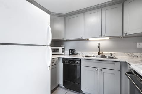 Fully Equipped Kitchen!!