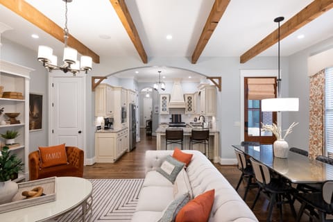 Open floor living room/kitchen