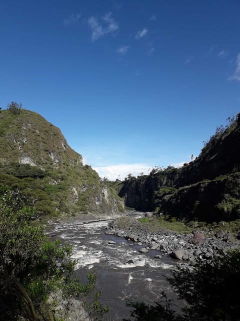 Secluded romantic cabin ,nestled in an Ecuadorian canyon! Cabin in Banos