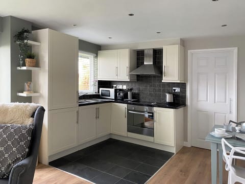Kitchen area | High View, Truro