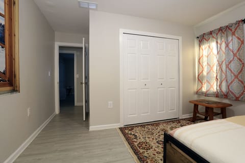 3 bedrooms, memory foam beds, in-room safe, desk