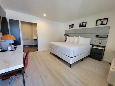 Spread out comfortably with a bright room and easy entry.