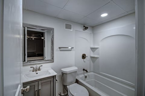 Combined shower/tub