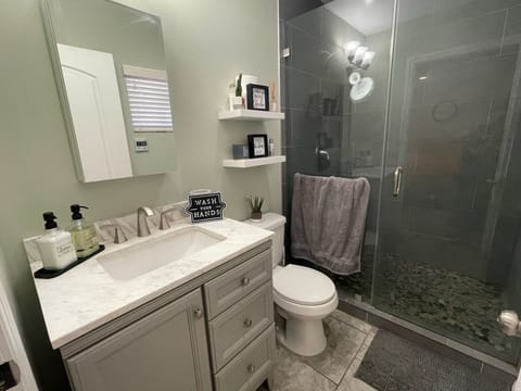 Combined shower/tub