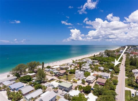 Beach nearby, sun loungers, beach towels