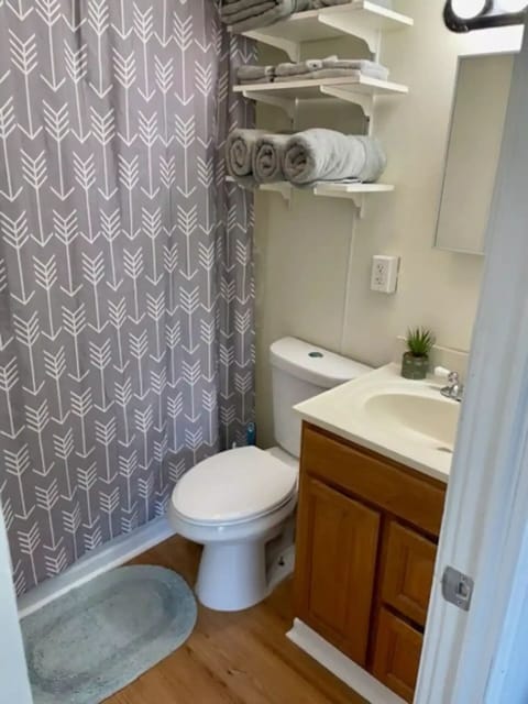 Combined shower/tub