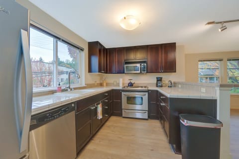 Cozy 2BR Condo with Parking in the Heart of Fremont! Eigentumswohnung in Fremont