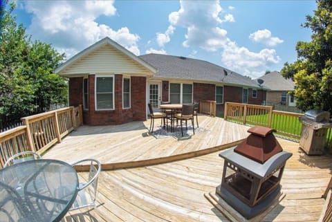 500+ deck in the backyard 