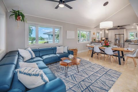 Mala Nani Hale Dining for Six Adjacent to Equipped Kitchen