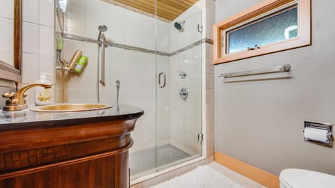 Combined shower/tub, hair dryer, towels, toilet paper