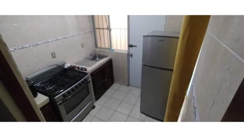 Fridge, oven, coffee/tea maker, electric kettle