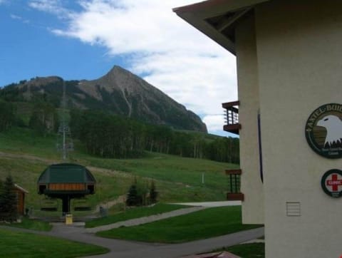 You will love to enjoy a relaxing vacation at this prime destination!